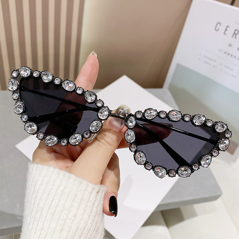 Wholesale Dark retro diamond metal exaggerated sunglasses